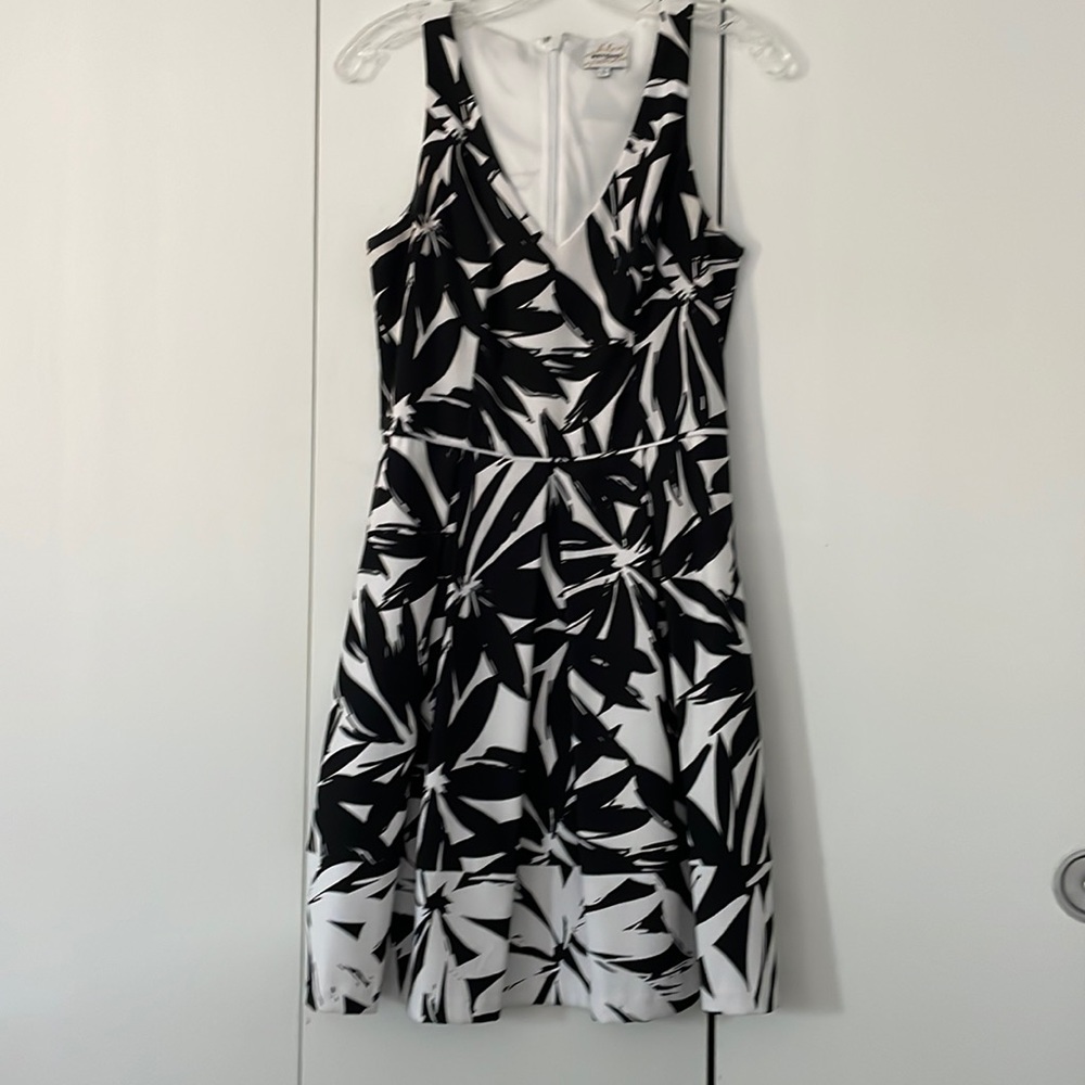Ashley Graham Black White Print V Neck Dress - 6